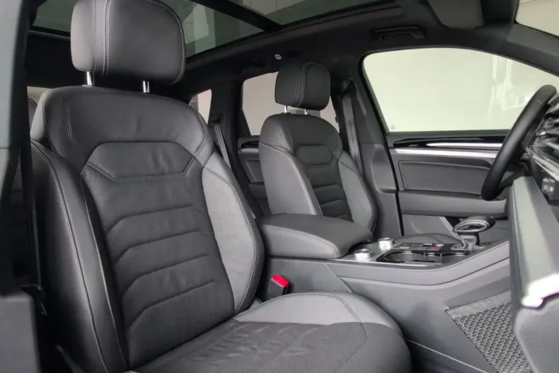 Volkswagen Touareg din 2022 cu 64.688 km - oferta VOL142987 - foto 23