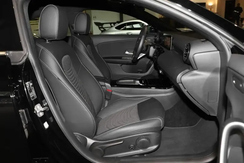 Mercedes-Benz CLA 180 din 2024 cu 14.705 km - oferta MER143006 - foto 5