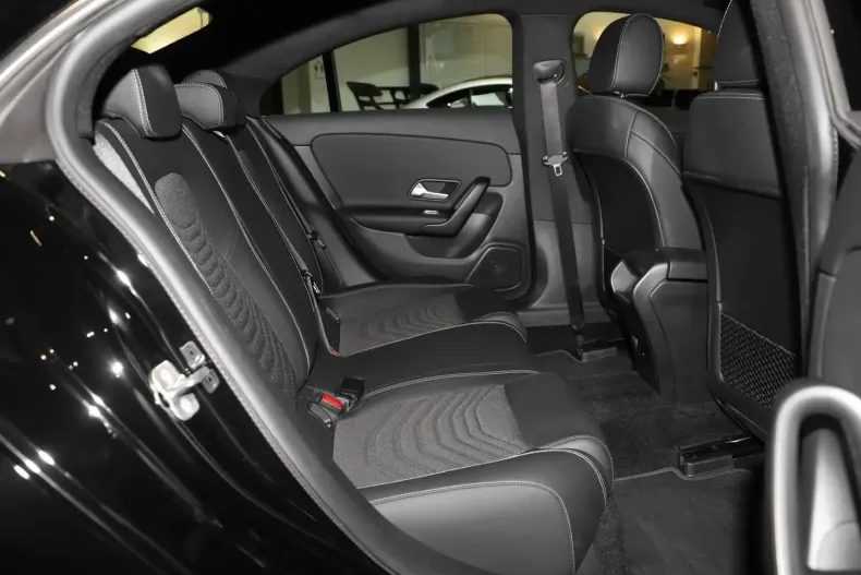 Mercedes-Benz CLA 180 din 2024 cu 14.705 km - oferta MER143006 - foto 6