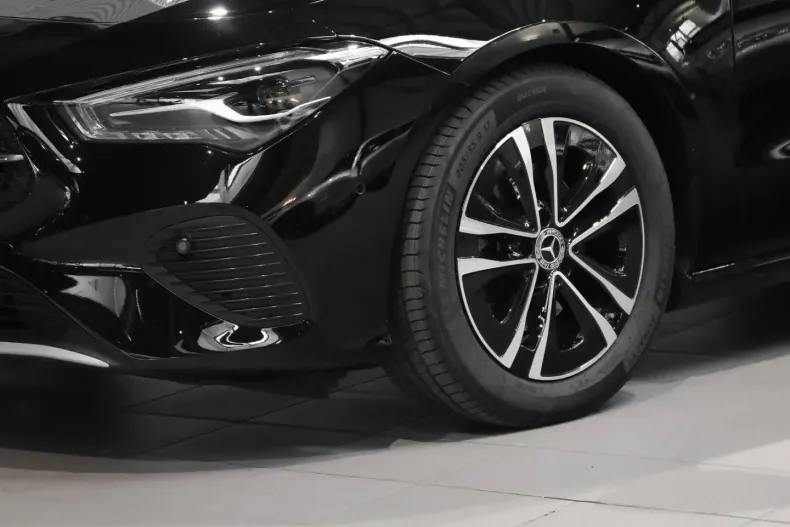 Mercedes-Benz CLA 180 din 2024 cu 14.705 km - oferta MER143006 - foto 9