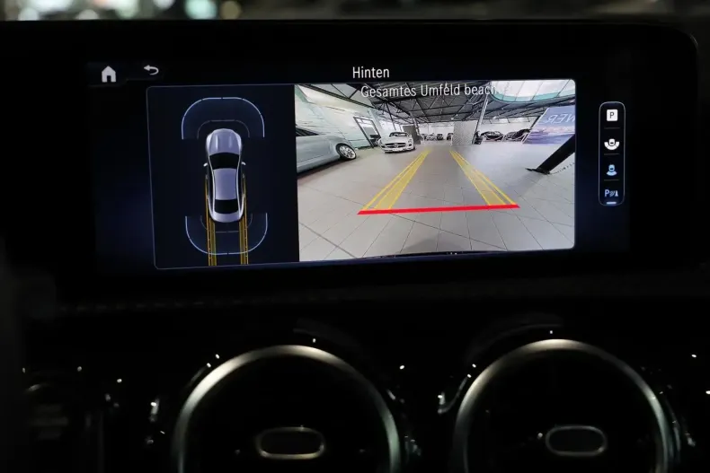 Mercedes-Benz CLA 180 din 2024 cu 14.705 km - oferta MER143006 - foto 10