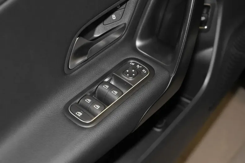 Mercedes-Benz CLA 180 din 2024 cu 14.705 km - oferta MER143006 - foto 11