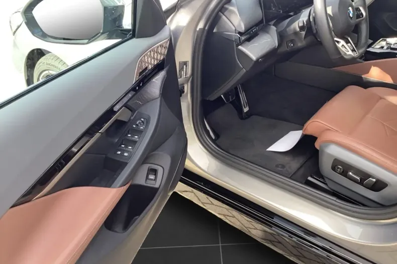 BMW 520 din 2024 cu 56.085 km - oferta BMW143032 - foto 11