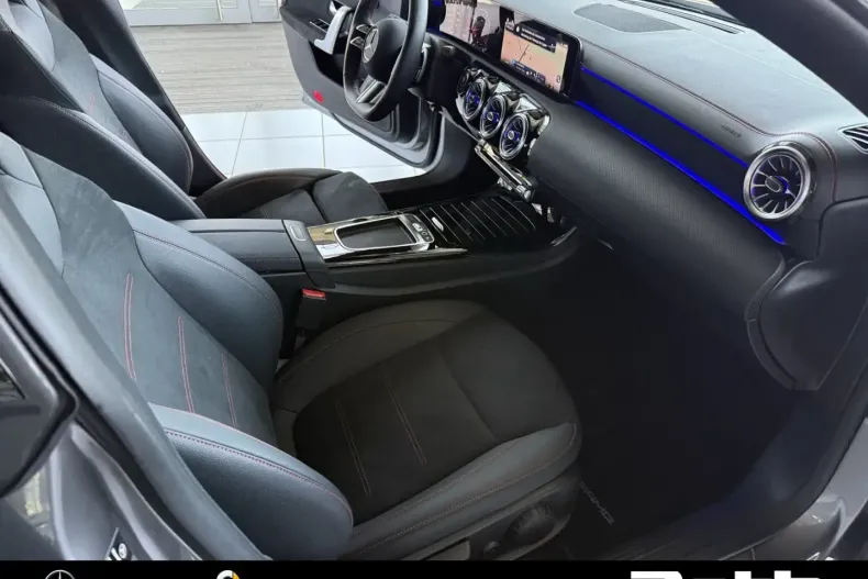 Mercedes-Benz CLA 180 din 2024 cu 22.300 km - oferta MER143043 - foto 13