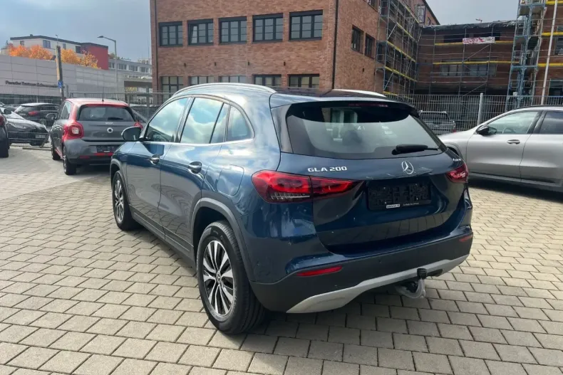 Mercedes-Benz GLA 200 din 2022 cu 41.998 km - oferta MER143047 - foto 4