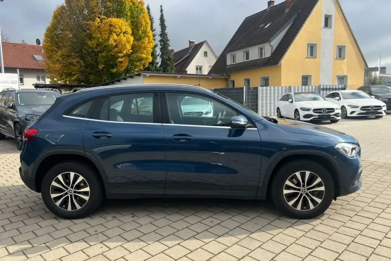 Mercedes-Benz GLA 200 din 2022 cu 41.998 km - oferta MER143047 - foto 6