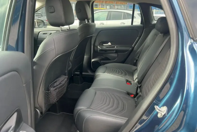 Mercedes-Benz GLA 200 din 2022 cu 41.998 km - oferta MER143047 - foto 9