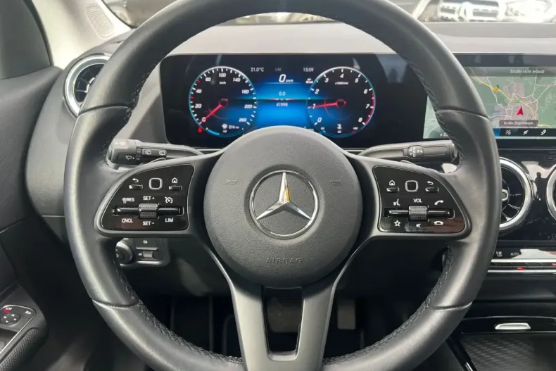 Mercedes-Benz GLA 200 din 2022 cu 41.998 km - oferta MER143047 - foto 11