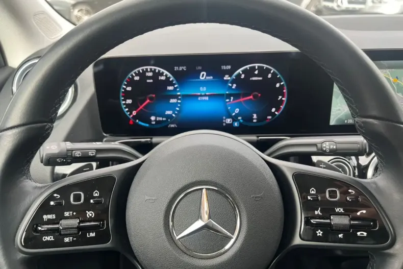 Mercedes-Benz GLA 200 din 2022 cu 41.998 km - oferta MER143047 - foto 12