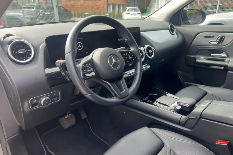 Mercedes-Benz GLA 200 din 2022 cu 41.998 km - oferta MER143047 - foto 15