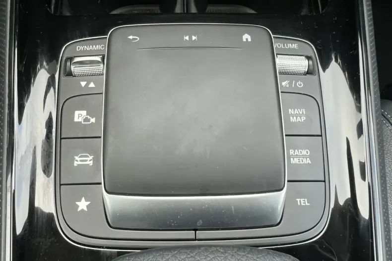 Mercedes-Benz GLA 200 din 2022 cu 41.998 km - oferta MER143047 - foto 22