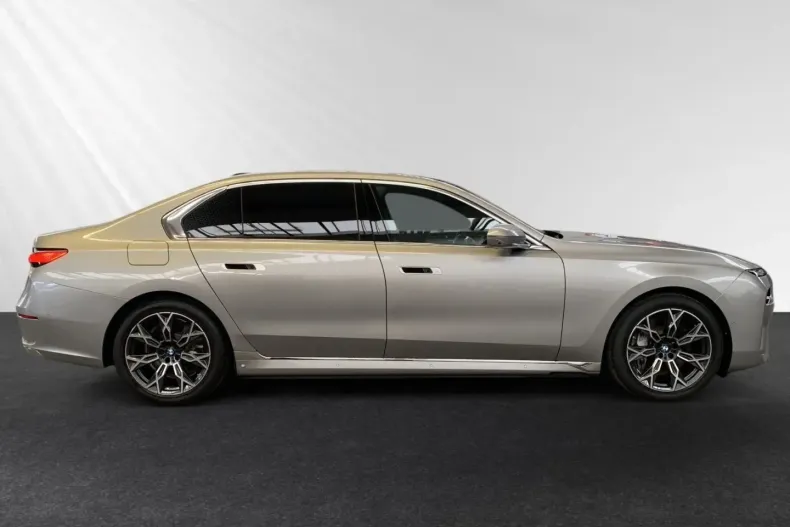 BMW 750 din 2023 cu 38.300 km - oferta BMW143076 - foto 2