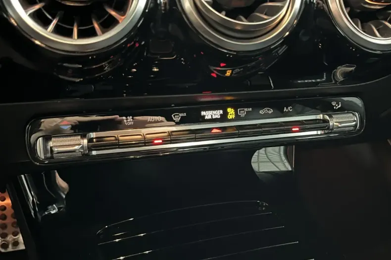 Mercedes-Benz CLA 200 din 2021 cu 82.292 km - oferta MER143077 - foto 22