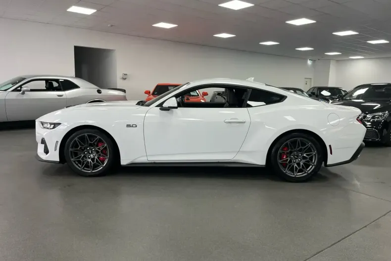 Ford Mustang din 2024 cu 14.000 km - oferta FOR143102 - foto 4