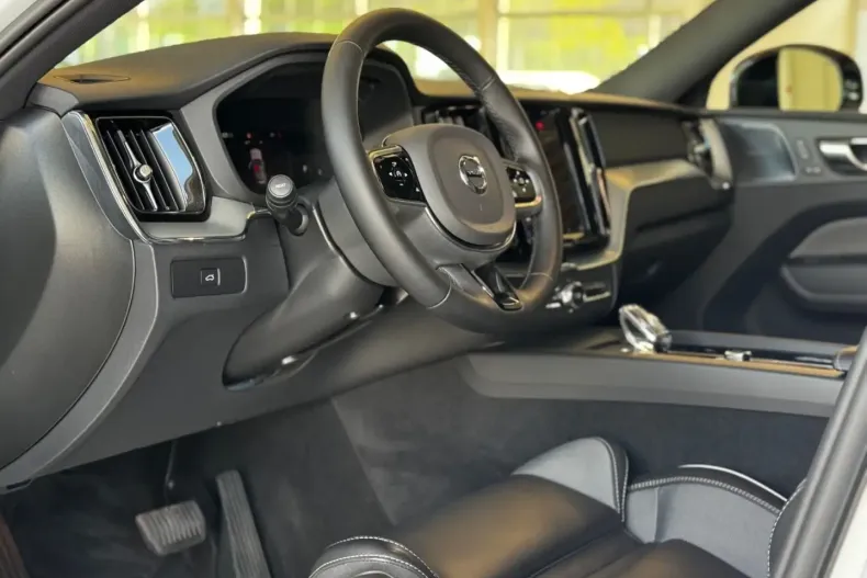 Volvo XC60 din 2023 cu 90.210 km - oferta VOL143105 - foto 10