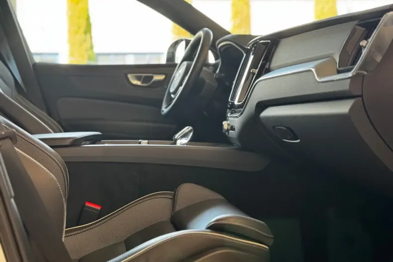 Volvo XC60 din 2023 cu 90.210 km - oferta VOL143105 - foto 13