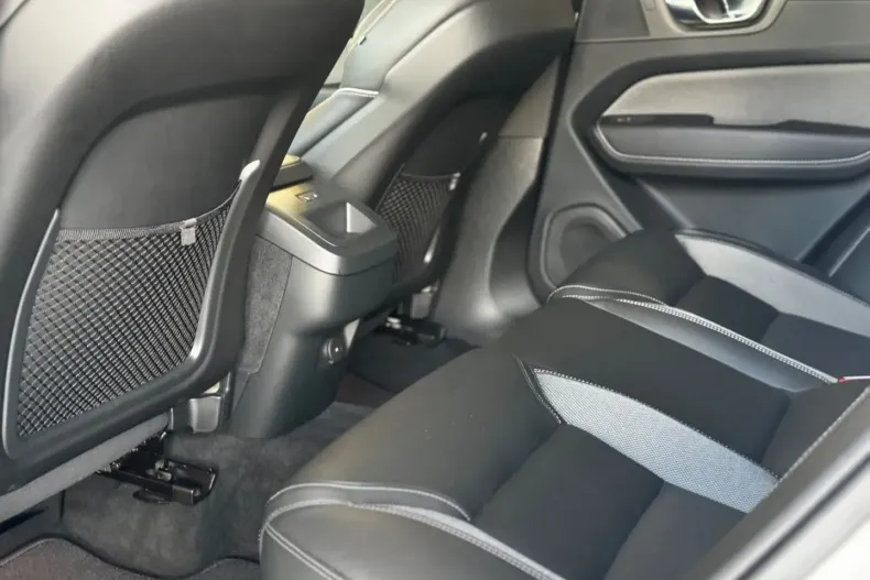 Volvo XC60 din 2023 cu 90.210 km - oferta VOL143105 - foto 14