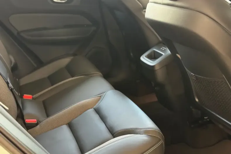 Volvo XC60 din 2023 cu 90.210 km - oferta VOL143105 - foto 15