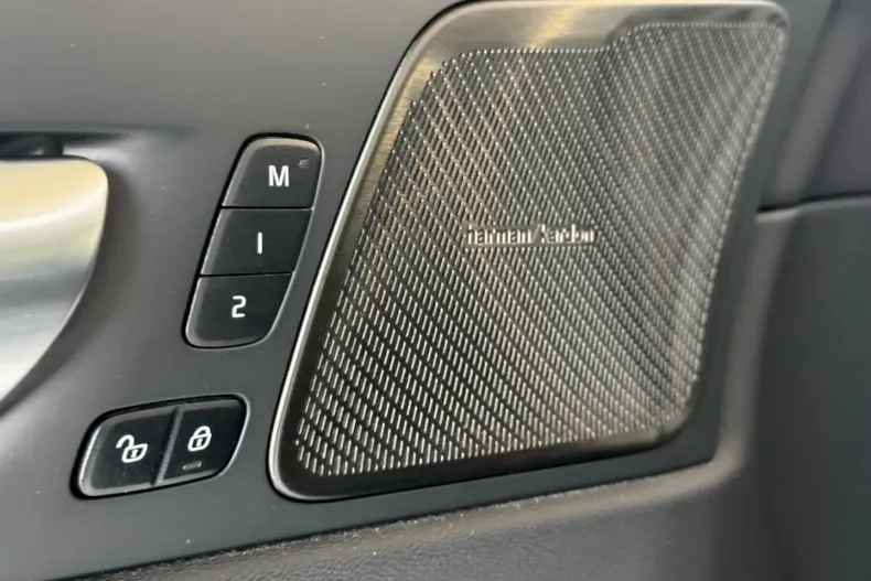 Volvo XC60 din 2023 cu 90.210 km - oferta VOL143105 - foto 19