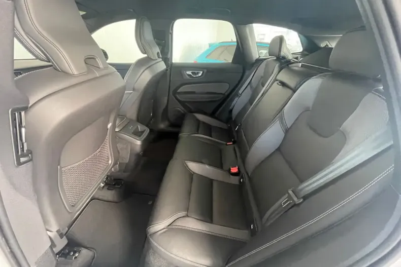 Volvo XC60 din 2023 cu 64.270 km - oferta VOL143106 - foto 21