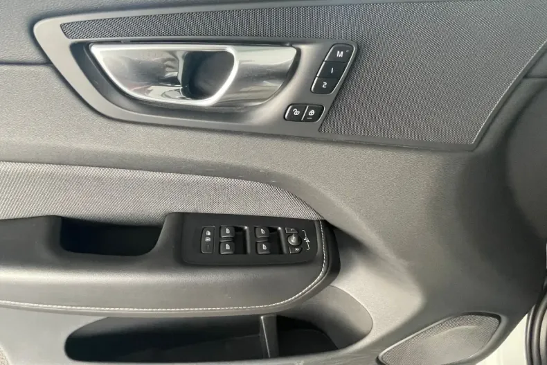 Volvo XC60 din 2023 cu 64.270 km - oferta VOL143106 - foto 22