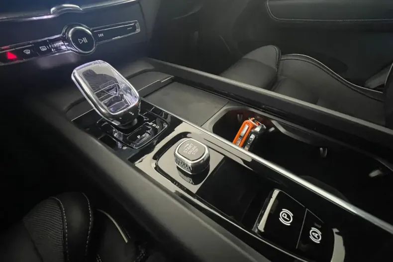 Volvo XC60 din 2023 cu 64.270 km - oferta VOL143106 - foto 24