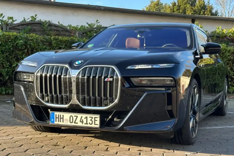 BMW M760 din 2023 cu 30.000 km - oferta BMW143115 - foto 1