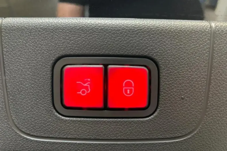 Mercedes-Benz CLA 250 din 2025 cu 10.100 km - oferta MER143144 - foto 14