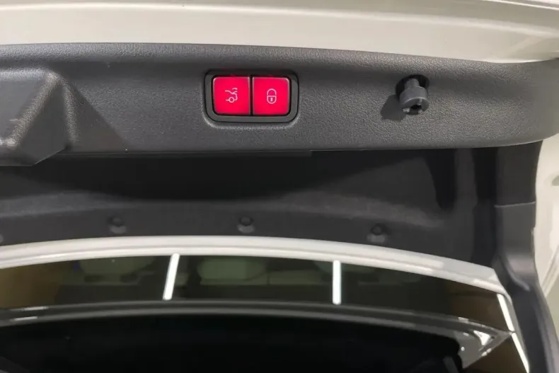 Mercedes-Benz C 200 din 2022 cu 70.391 km - oferta MER143162 - foto 26