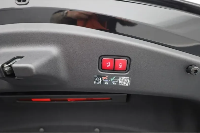 Mercedes-Benz CLE 450 din 2024 cu 15.000 km - oferta MER143210 - foto 24