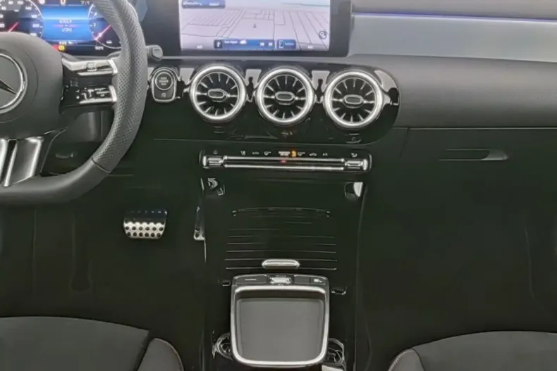 Mercedes-Benz A 180 din 2024 cu 17.291 km - oferta MER143216 - foto 7