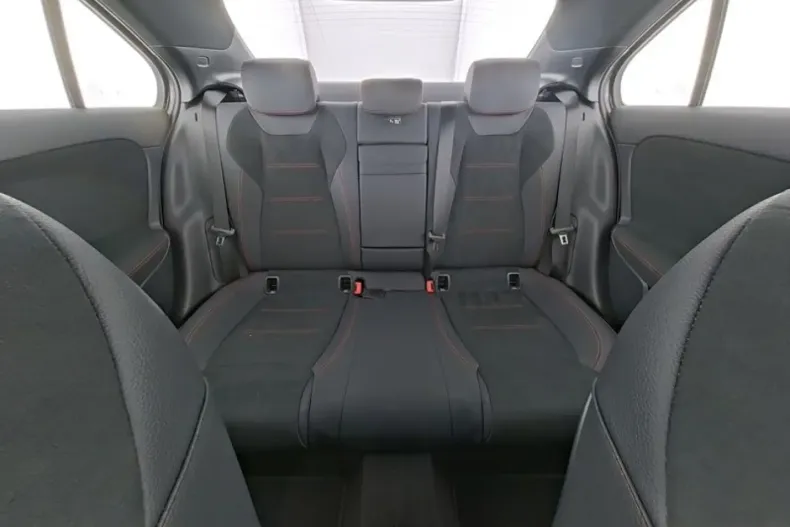 Mercedes-Benz A 180 din 2024 cu 17.291 km - oferta MER143216 - foto 9