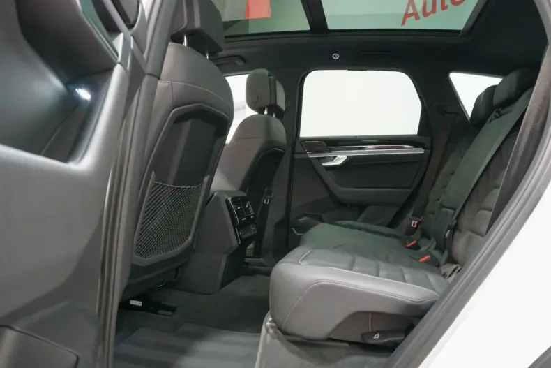 Volkswagen Touareg din 2022 cu 33.652 km - oferta VOL143249 - foto 19