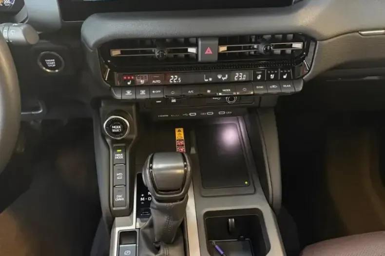 Toyota Land Cruiser din 2024 cu 25.288 km - oferta TOY143266 - foto 10