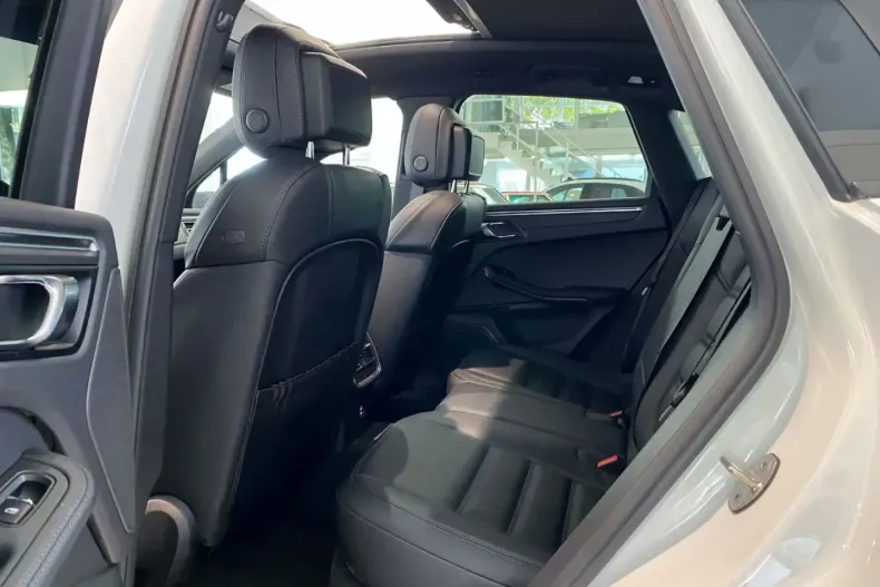 Porsche Macan din 2023 cu 12.300 km - oferta POR143305 - foto 10