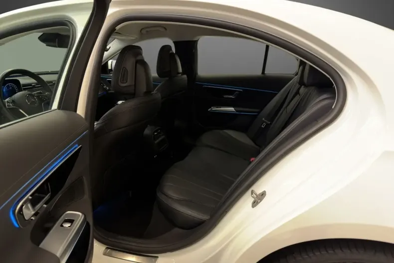 Mercedes-Benz E 300 din 2024 cu 24.243 km - oferta MER143307 - foto 8