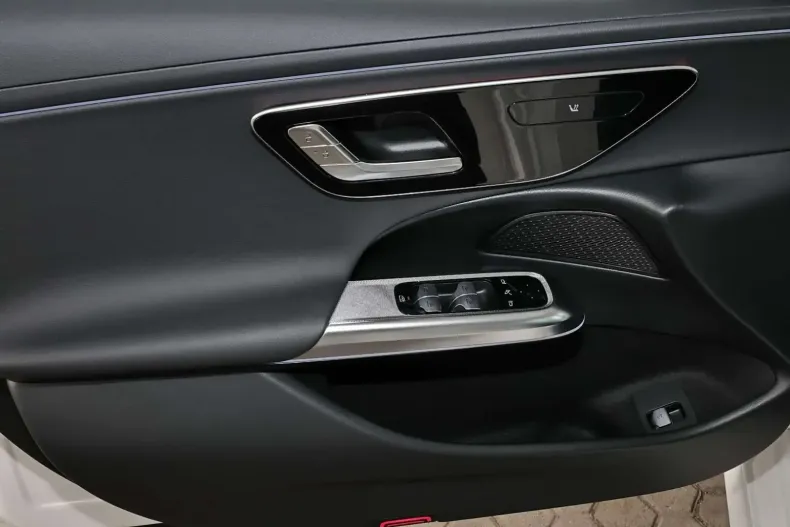 Mercedes-Benz E 220 din 2024 cu 13.330 km - oferta MER143316 - foto 11