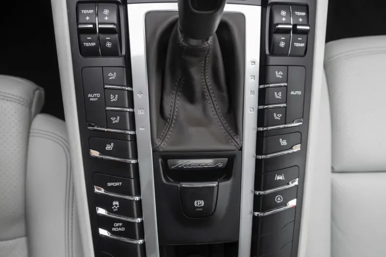 Porsche Macan din 2021 cu 45.337 km - oferta POR143382 - foto 14