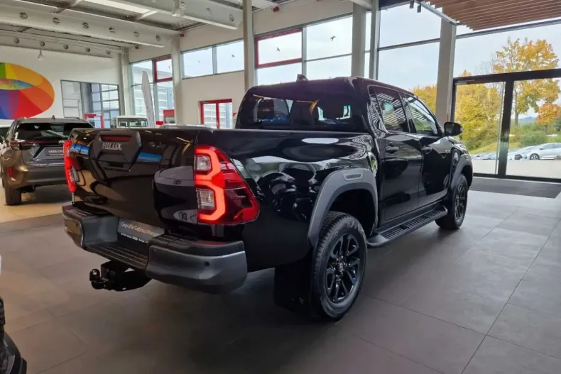 Toyota Hilux din 2024 cu 10.400 km - oferta TOY143402 - foto 4