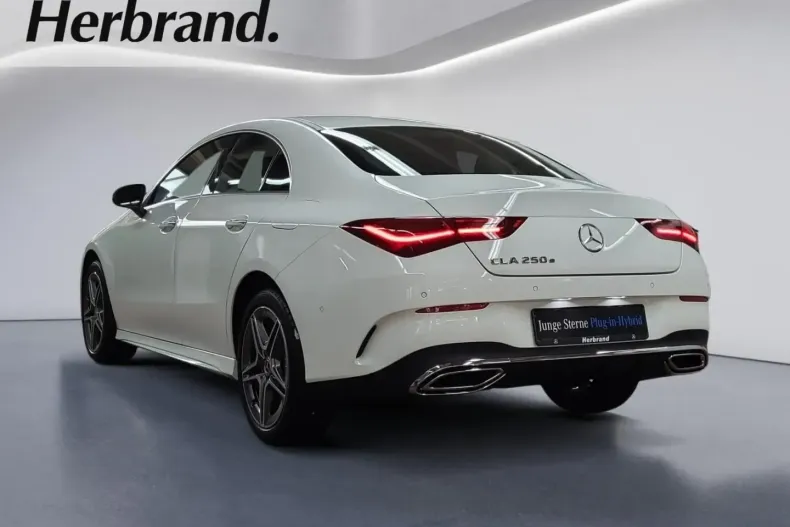 Mercedes-Benz CLA 250 din 2024 cu 18.850 km - oferta MER143467 - foto 3