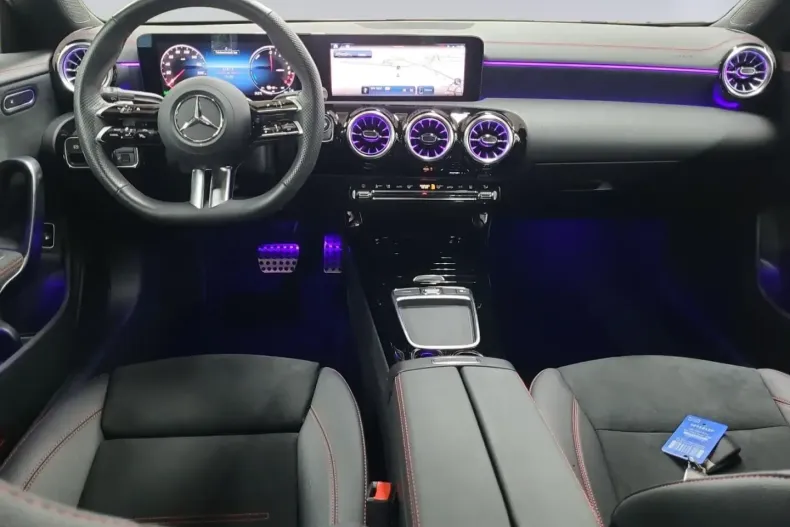 Mercedes-Benz CLA 250 din 2024 cu 18.850 km - oferta MER143467 - foto 4