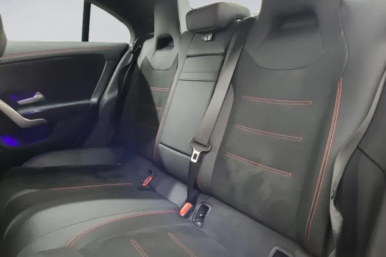 Mercedes-Benz CLA 250 din 2024 cu 18.850 km - oferta MER143467 - foto 9