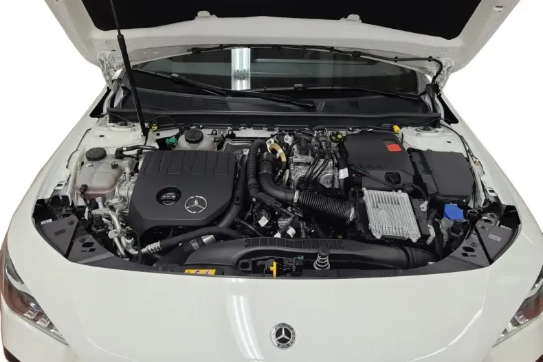 Mercedes-Benz CLA 250 din 2024 cu 18.850 km - oferta MER143467 - foto 11