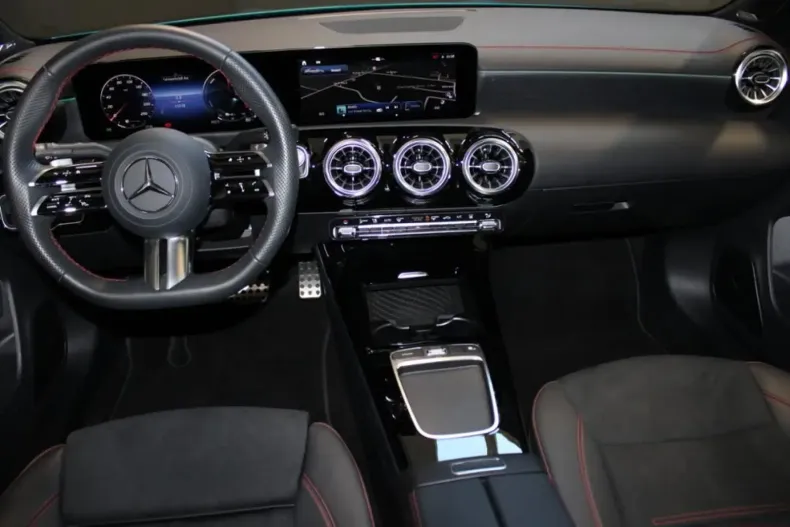 Mercedes-Benz CLA 250 din 2024 cu 15.029 km - oferta MER143468 - foto 8