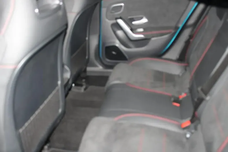 Mercedes-Benz CLA 250 din 2024 cu 15.029 km - oferta MER143468 - foto 11