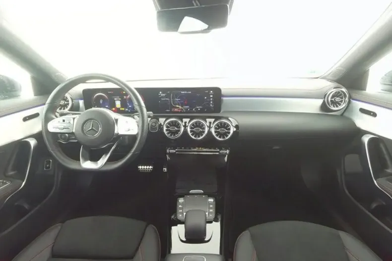 Mercedes-Benz CLA 250 din 2023 cu 37.874 km - oferta MER143472 - foto 5