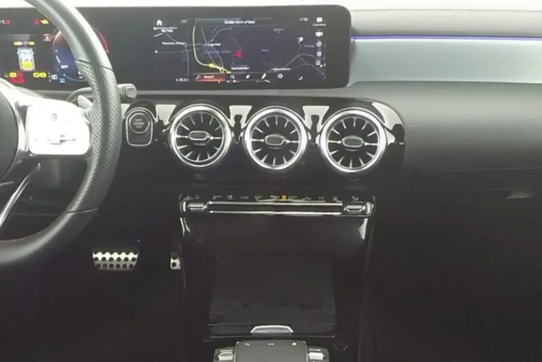 Mercedes-Benz CLA 250 din 2023 cu 37.874 km - oferta MER143472 - foto 7