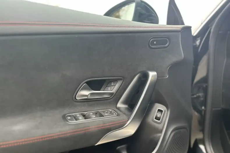 Mercedes-Benz CLA 180 din 2022 cu 68.000 km - oferta MER143524 - foto 15