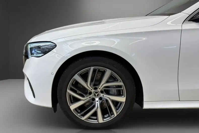 Mercedes-Benz E 300 din 2024 cu 24.243 km - oferta MER143571 - foto 4