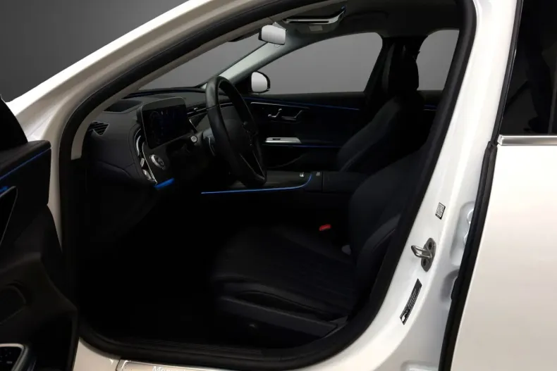 Mercedes-Benz E 300 din 2024 cu 24.243 km - oferta MER143571 - foto 7